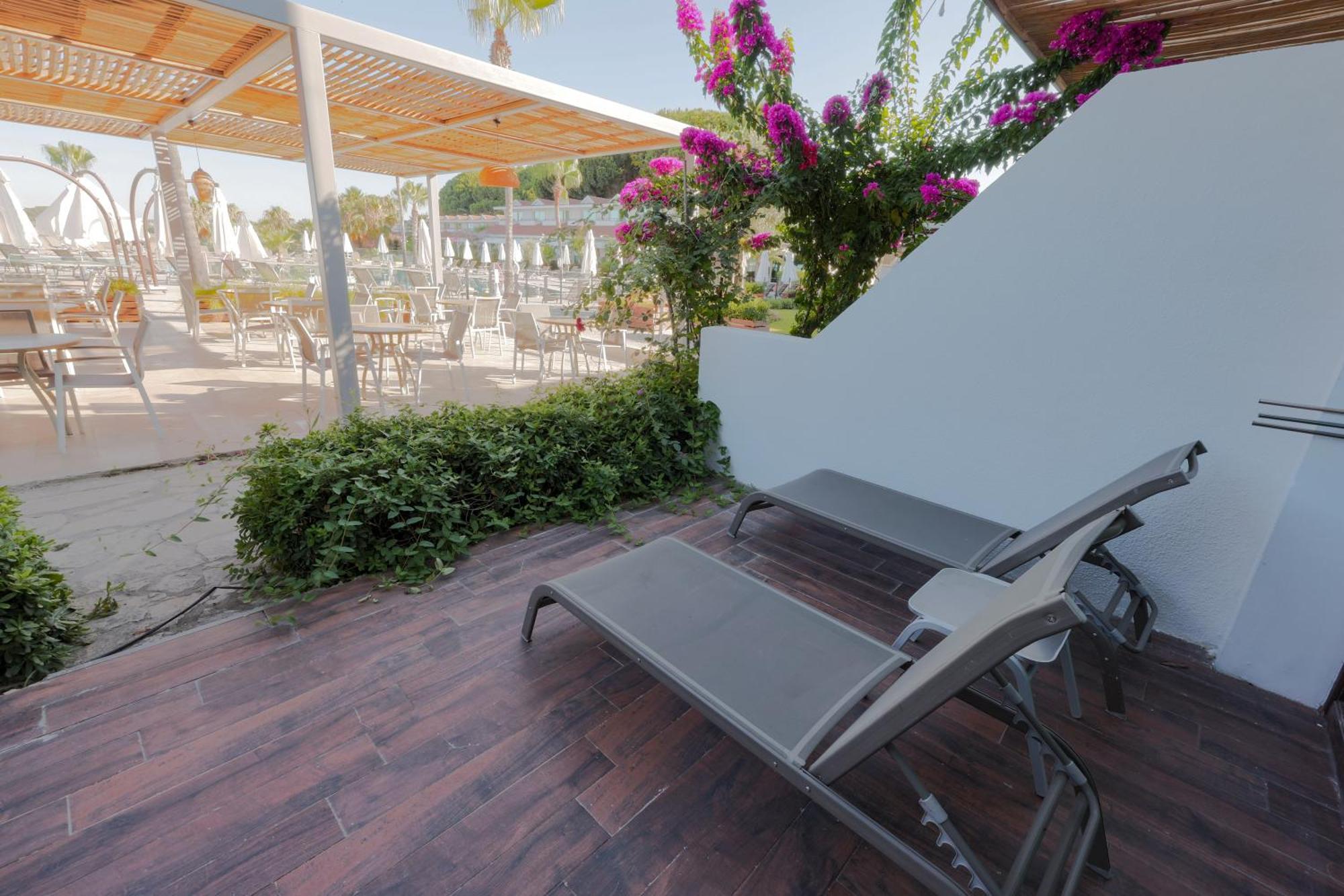 Flora Garden Beach Hotel - Adults Only 16 Plus - Couples Concept Kızılot Eksteriør billede