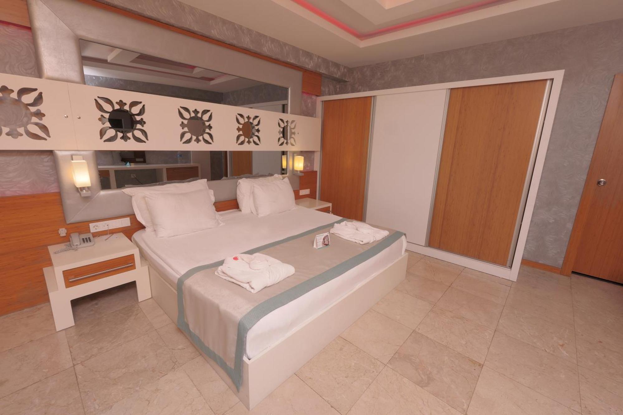 Flora Garden Beach Hotel - Adults Only 16 Plus - Couples Concept Kızılot Eksteriør billede